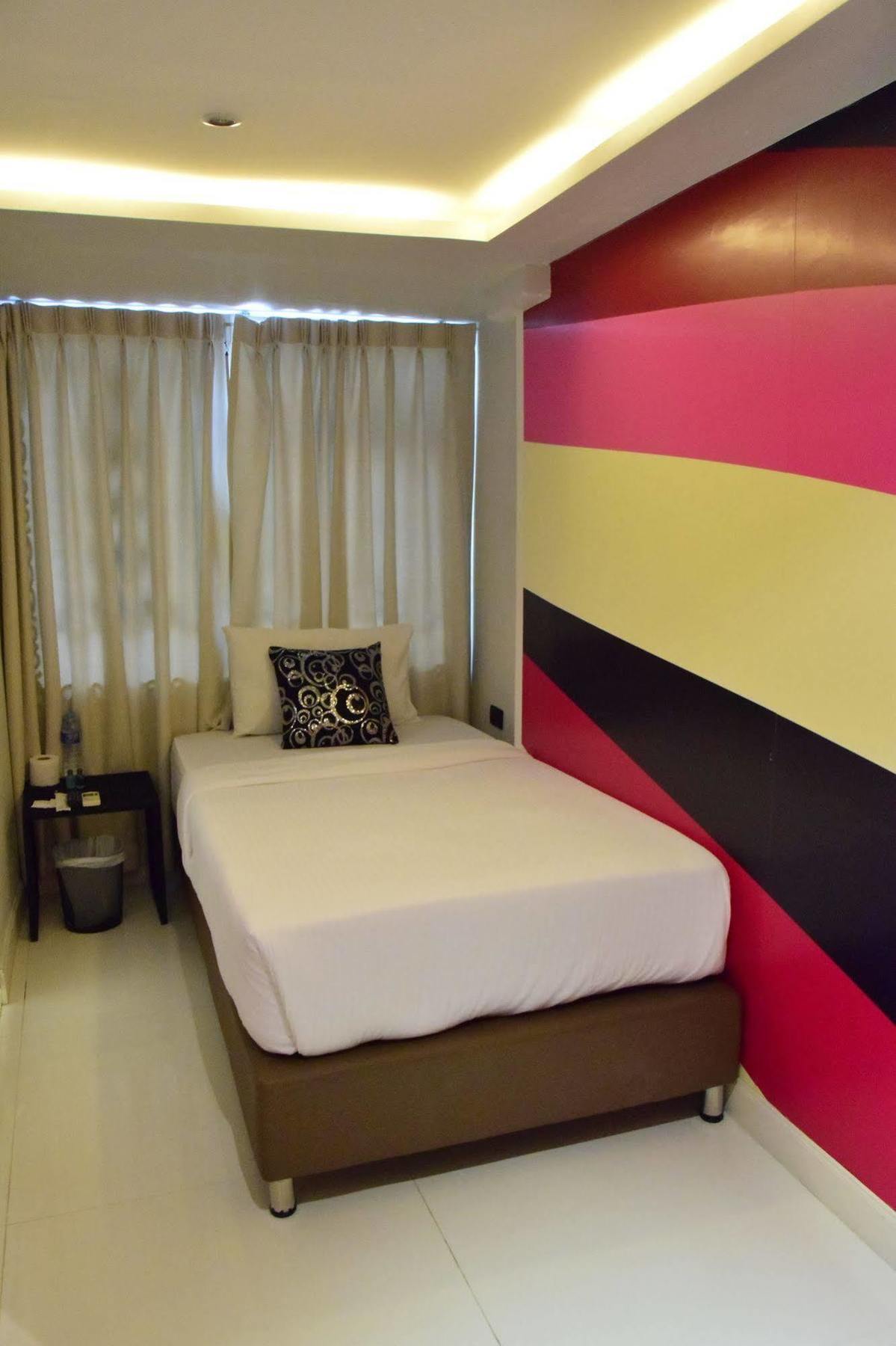 Hostel Double Five *