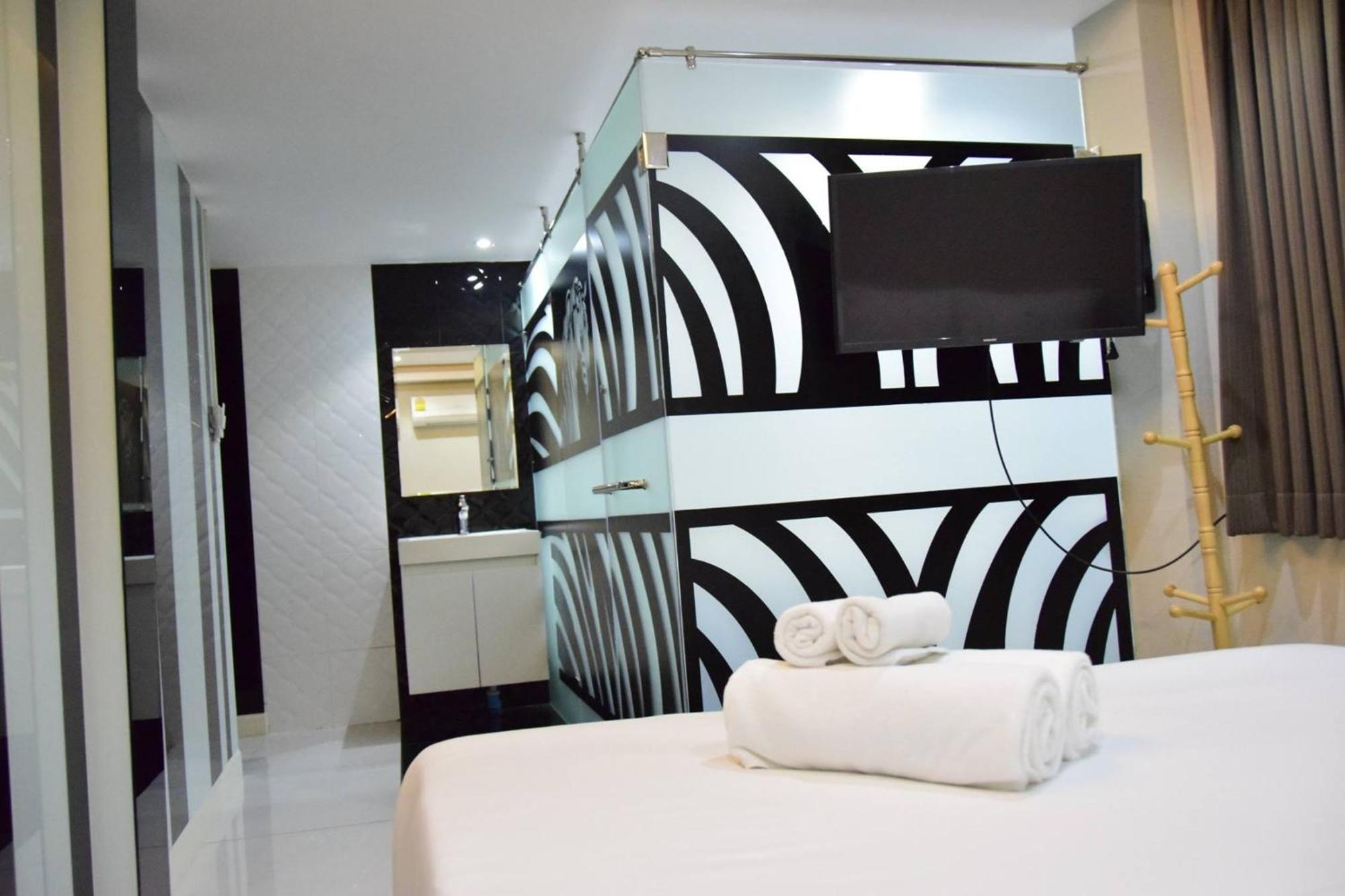 Hostel Double Five